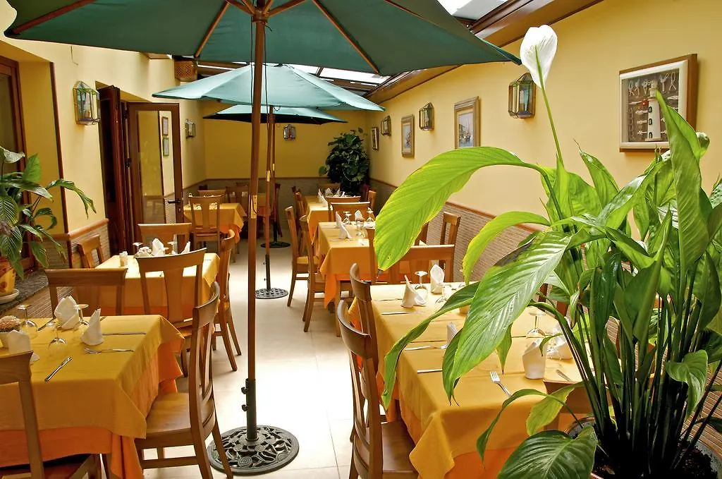 Ona Las Rampas Fuengirola 3*,  Spagna